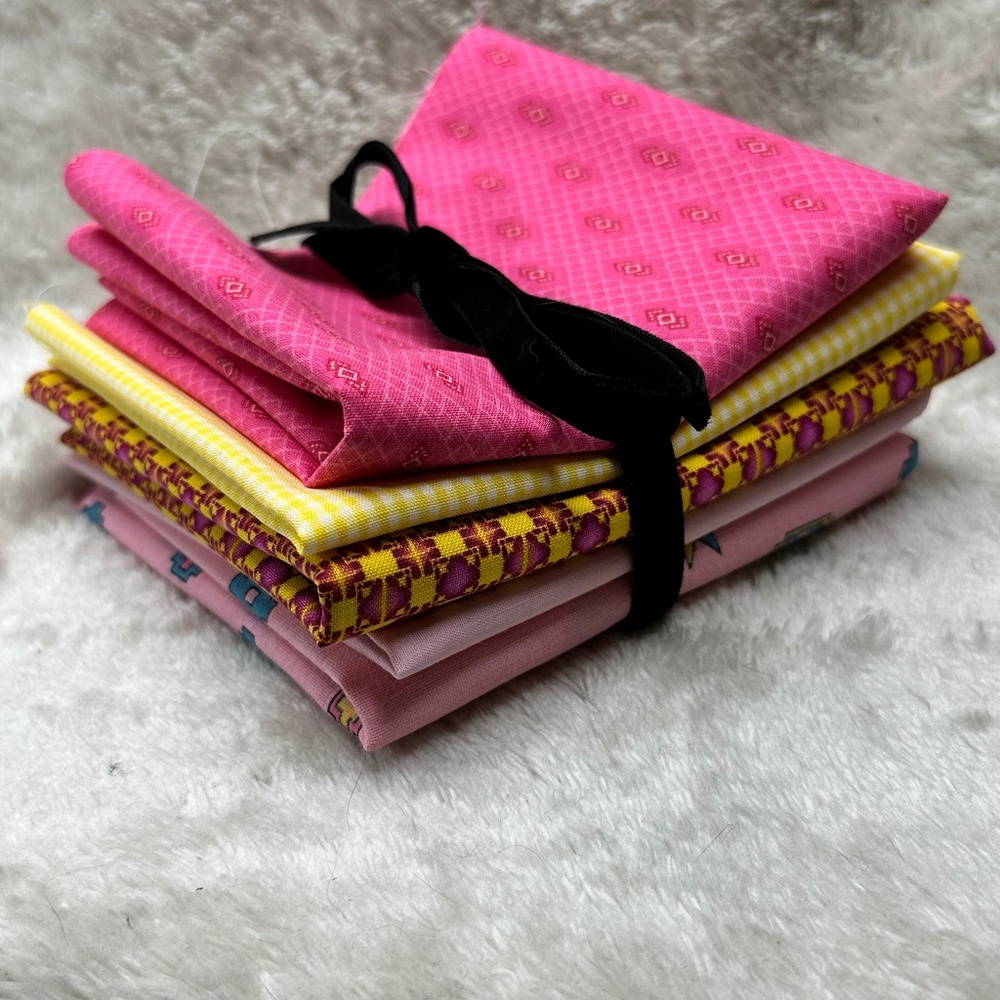 Fat Quarter Geometric Sass 5 Piece Quilt Fabric Bundle, Pink/Blue/Yellow